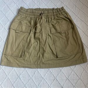 Wild Fable Tan Mini Skirt with Pockets Women’s Size Small.